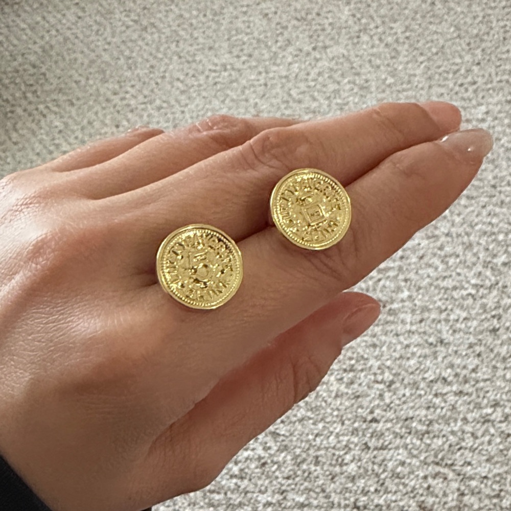 Elegant Gold Coin Ring